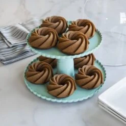 Nordic Ware Etagère ø 25 Cm Kunststof Blauw 8 Nordic Ware Etagère ø 25 Cm Kunststof Blauw -Keukenbenodigdheden Winkel 50005 dessert stand 02 780x780 81066.1617722754.1280.1280