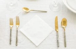 Daniël Van Dijck Bestekset Goudkleurig 5-delig 8 Daniël Van Dijck Bestekset Goudkleurig 5-delig -Keukenbenodigdheden Winkel gold silver stainless steel cutlery daniel van dijck photo by chris rijksen