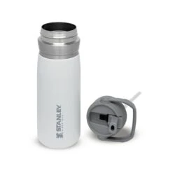 Stanley The IceFlow Flip Straw Water Bottle 650 Ml Polar 7 Stanley The IceFlow Flip Straw Water Bottle 650 Ml Polar -Keukenbenodigdheden Winkel stanley thegoiceflowflipstrawwaterbottle0.65l 22oz polar 4 1800x1800